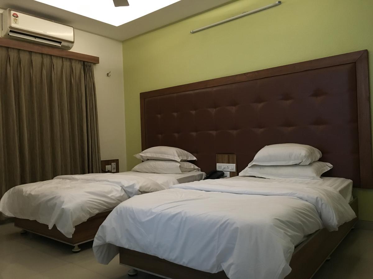 Hotel Executive Сурат Екстер'єр фото