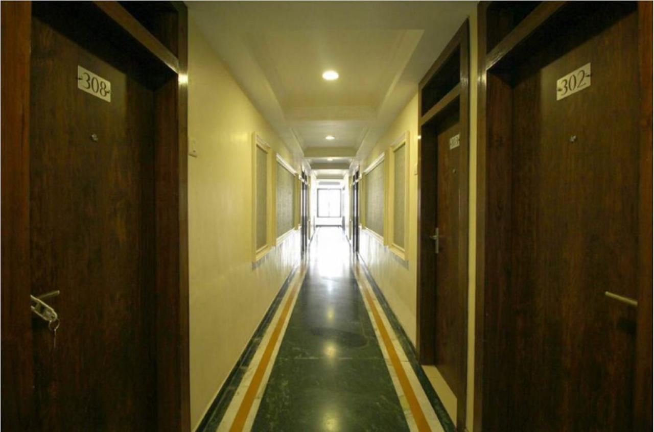 Hotel Executive Сурат Екстер'єр фото