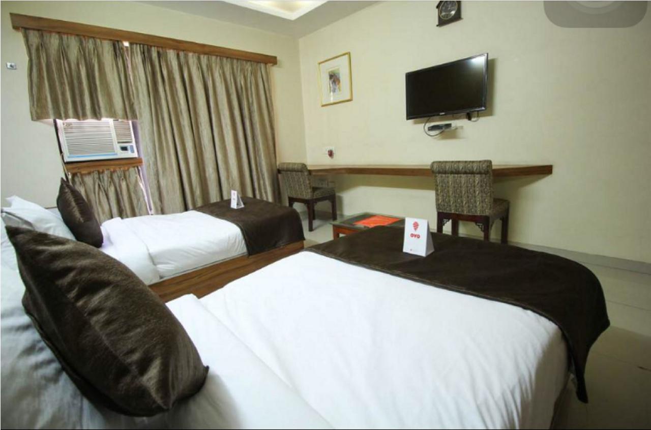 Hotel Executive Сурат Екстер'єр фото
