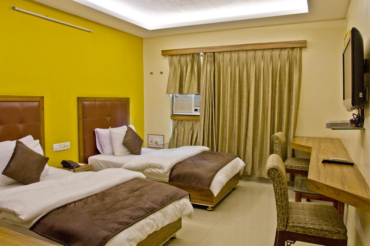 Hotel Executive Сурат Екстер'єр фото